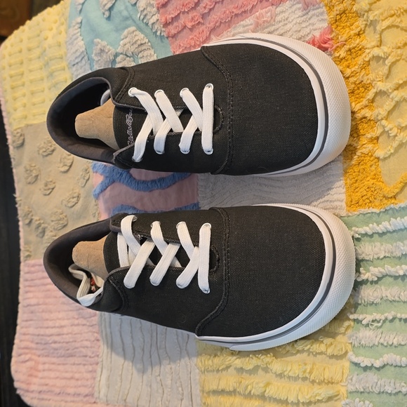 NIB Eddie Bauer Black Sneakers - Picture 1 of 5
